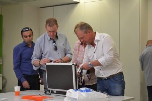 begetube-fabrieksrondleiding-communicatie-uitdelen