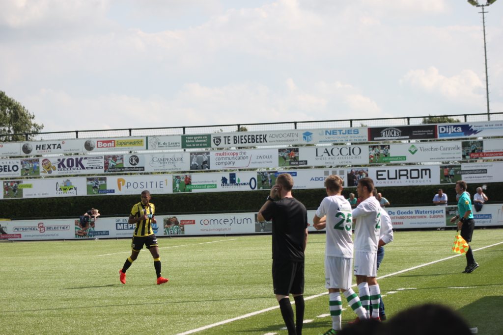 scheidsrechter-axiwi--communicatiesysteem-genemuiden-vitesse-vierde-official