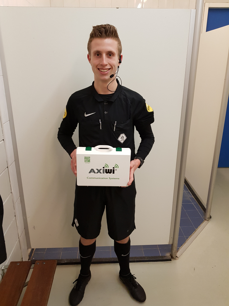 axiwi-at-350-communicatiesysteem-voetbal-scheidsrechter-bjorn-vd-vliet