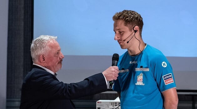 AXIWI ‘scheidsrechter communicatie’ partner van de ‘International Socca Federation’