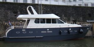 AXIWI helpt bij het aanleggen en afvaren van de Xanthiona
